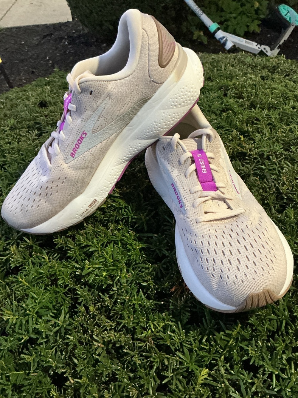 Brooks Ghost 16 Women’s Size 10 B Almond Peach/Coconut/Purple 1204071B251 EUC